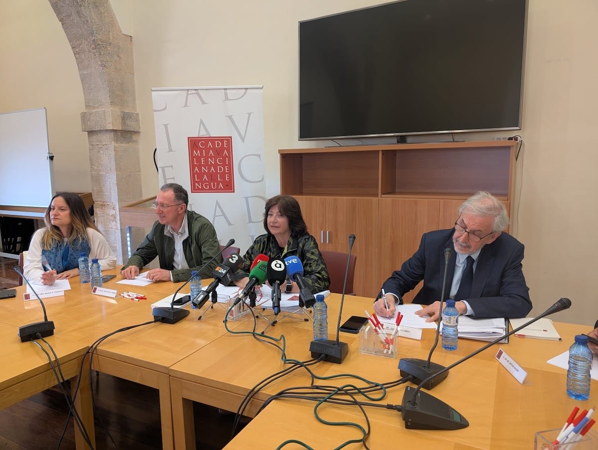 El ente normativo del valenciano denuncia el intento de Vox de “asfixiarlo” y pide al PP que no le apoye por “sentido común” | Noticias de la Comunidad Valenciana