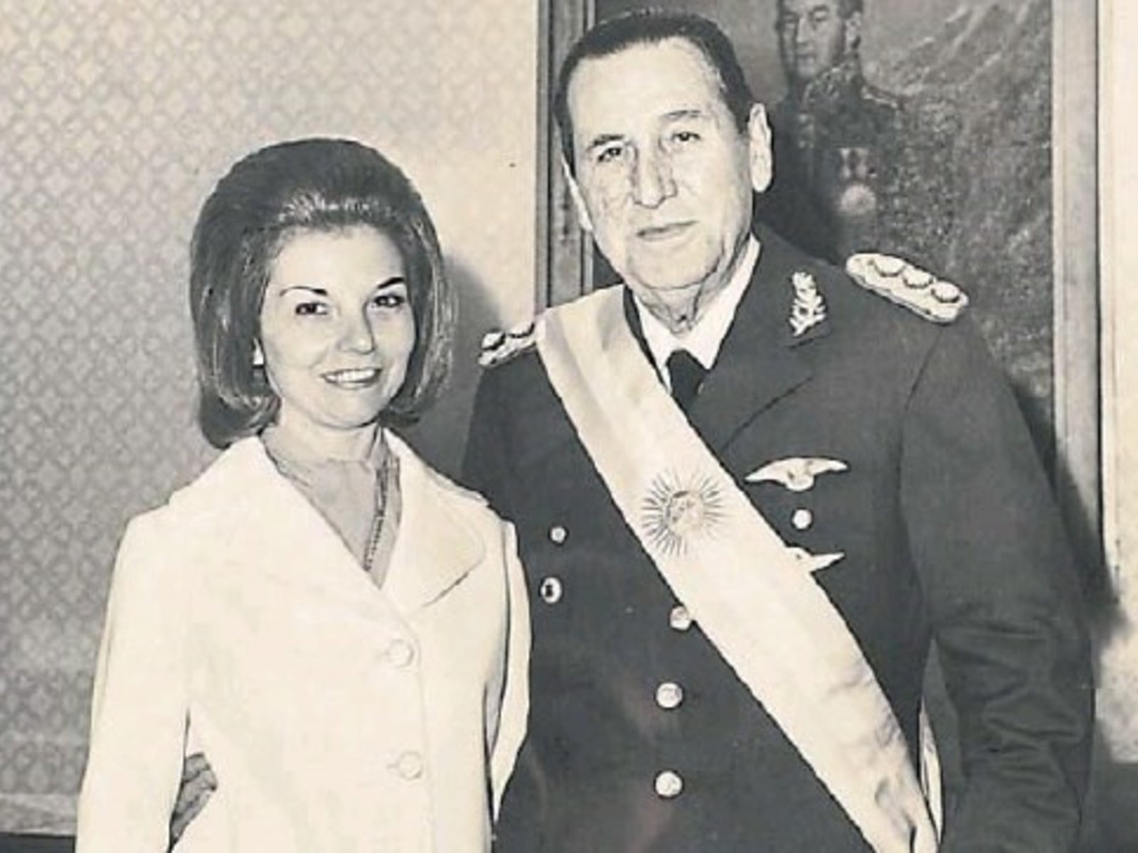 El viaje de Isabelita como delegada de Perón y la aparición de López Rega