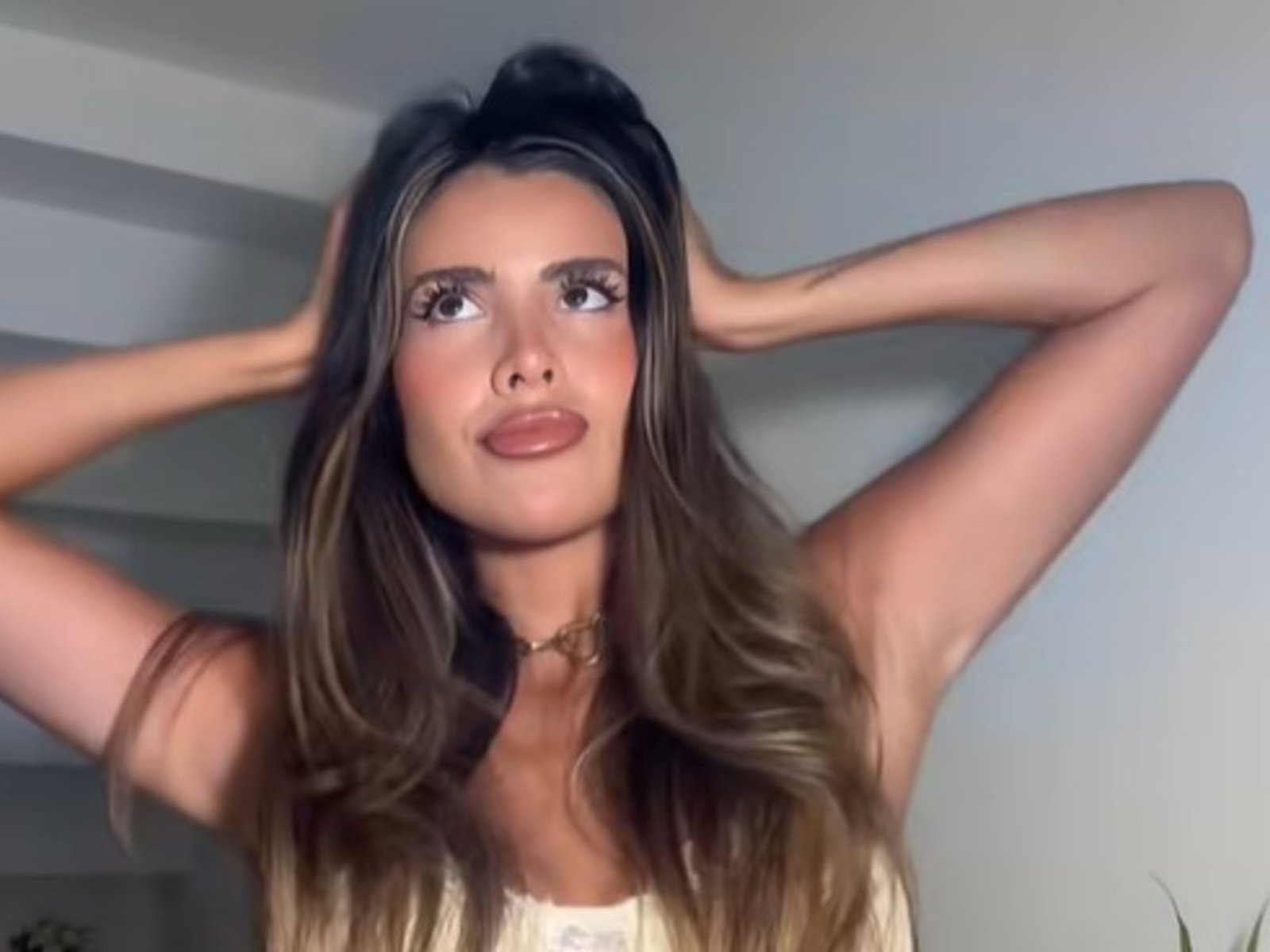 Es cantante e influencer, tiene un emprendimiento y la acusan de contrabandear ropa usando el CUIT de cinco gobernadores