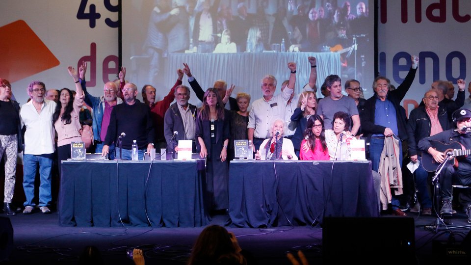 “Estamos celebrando la vida de un luchador” | Cómo fue el homenaje a Hugo Soriani en la Feria del Libro