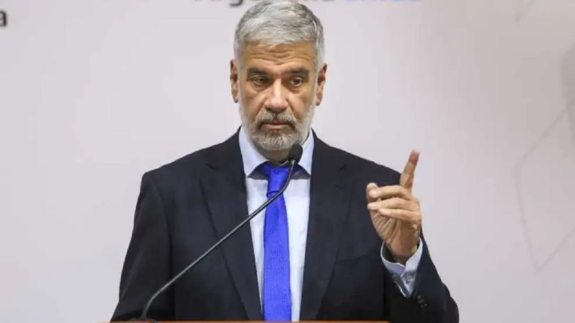 Feletti: “Si abrís las importaciones sin balanza comercial, volvés a endeudarte y se repite el ciclo”
