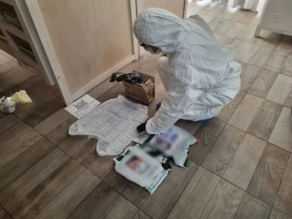 Interceptan una encomienda con 500 ampollas de fentanilo y detienen a un ciudadano chileno