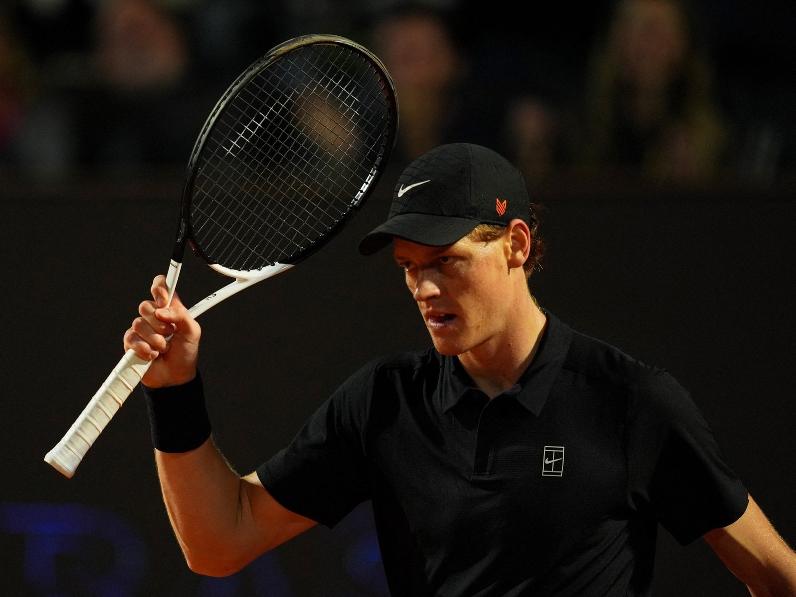 Jannik Sinner venció a Tommy Paul y chocará con Carlos Alcaraz por el título