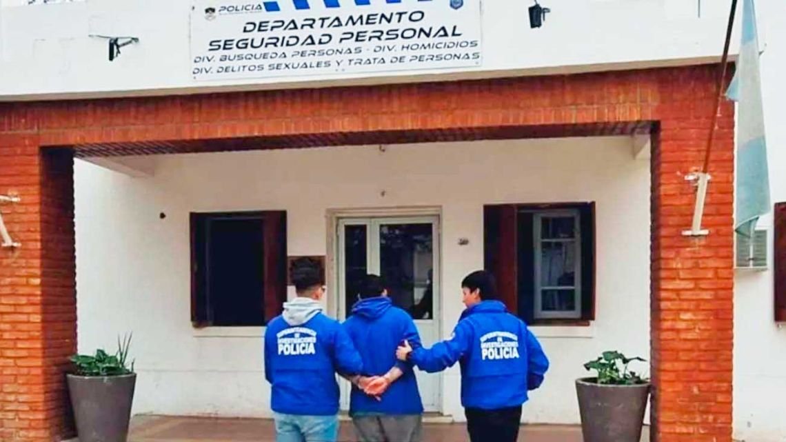 Juzgan a un exalumno por matar a su profesor de 50 puñaladas