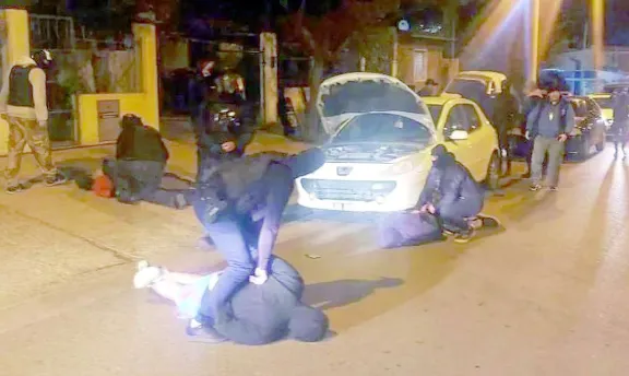 La Policía del Chubut desarticuló banda dedicada a la comercialización de estupefacientes en Trelew