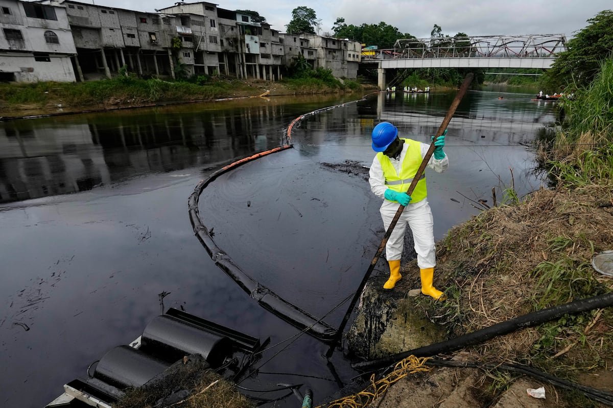 La emergencia por el derrame de petróleo en Ecuador no ha terminado dos meses después | América Futura