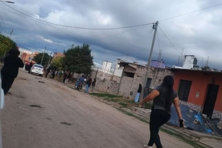 Mató a su expareja delante de sus hijos y luego se quitó la vida