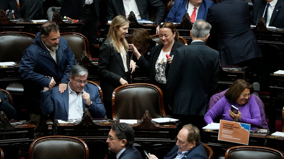 Menem dinamitó el quórum y dejó sin respuesta a los jubilados | Con la ayuda de los gobernadores
