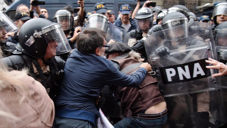 “Mi preocupación era que no me prohibieran ir a marchar” | Recuperó la libertad el detenido en la represión a los jubilados, aunque quedó con una causa abierta.