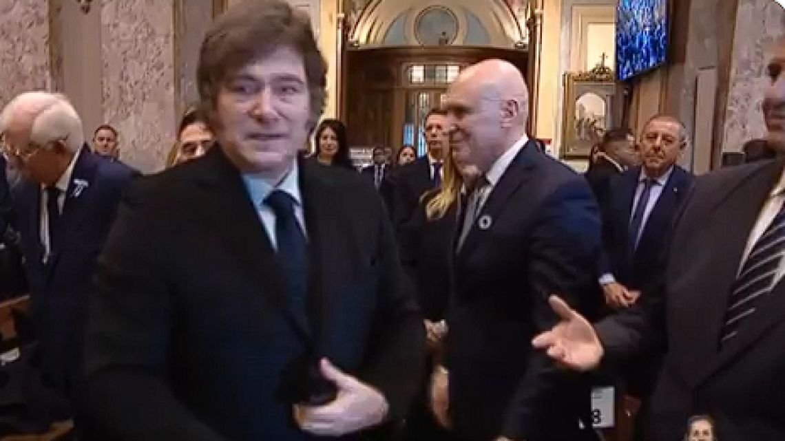 Milei no solo no saludó a Jorge Macri, sino que también lo atacó en redes: “Roma no paga traidores”