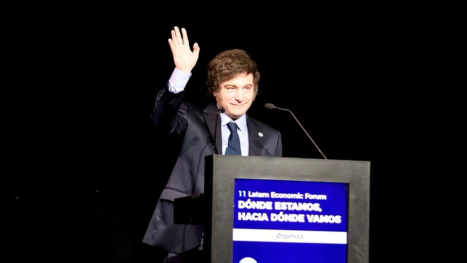 Milei y Caputo presionan para conseguir los dólares de abajo del colchón | El Gobierno, desesperado por un blanqueo