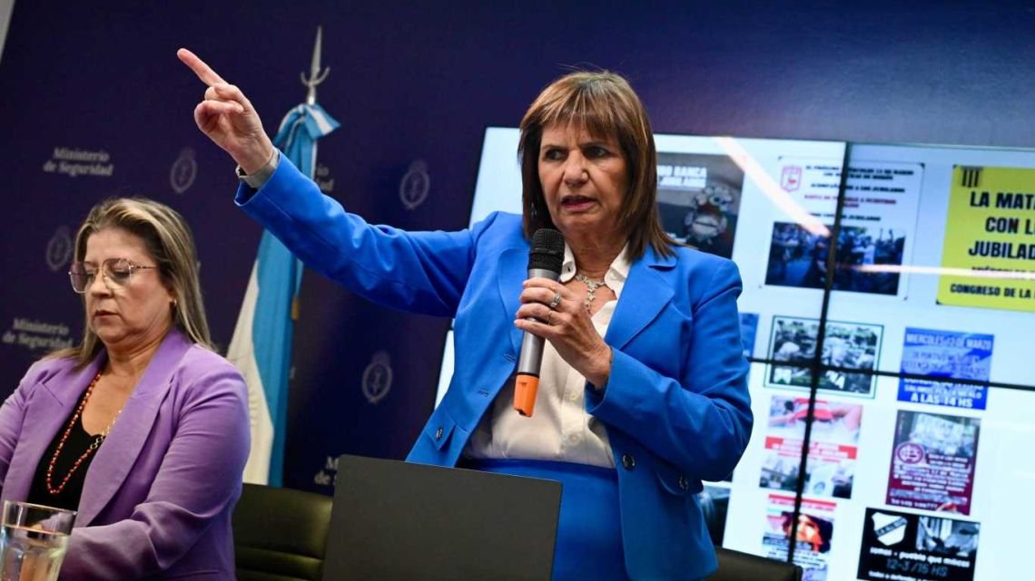Patricia Bullrich autorizó el traslado de represores condenados a Campo de Mayo y generó críticas por posibles beneficios penitenciarios