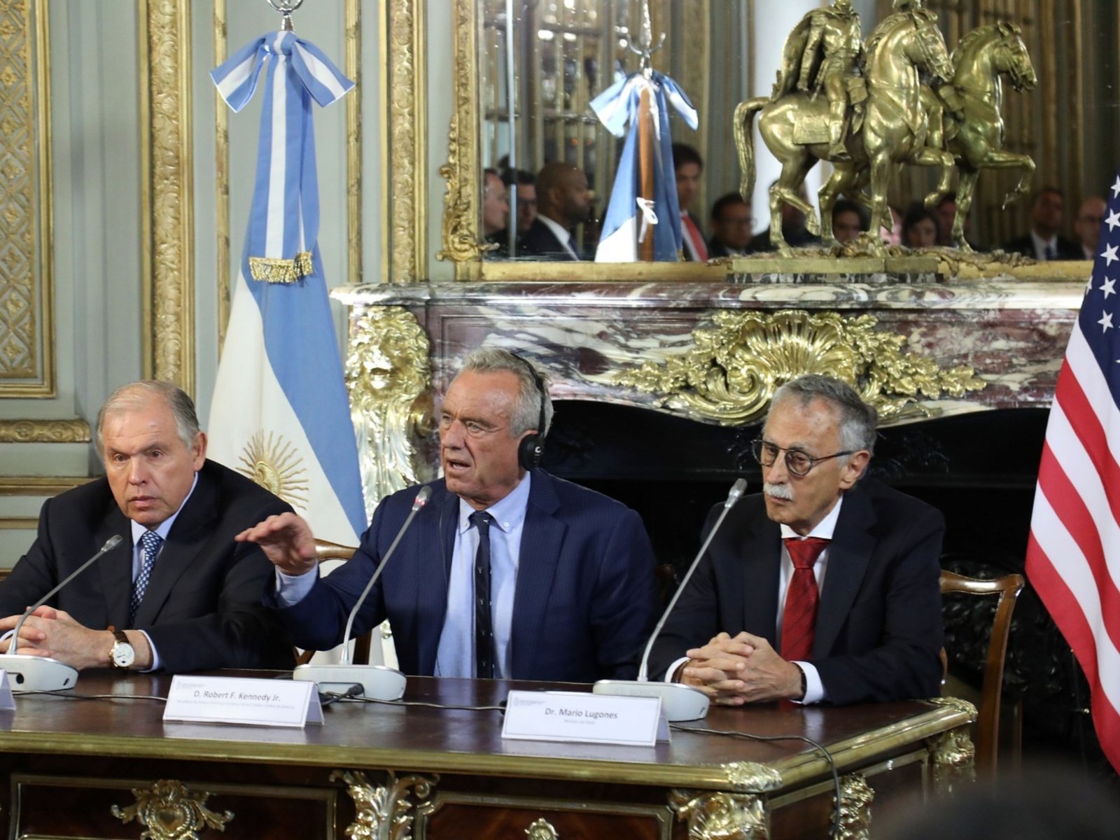Por qué el ministro Lugones empezó a hablar de la eficacia de las vacunas con la visita de Robert Kennedy Jr.