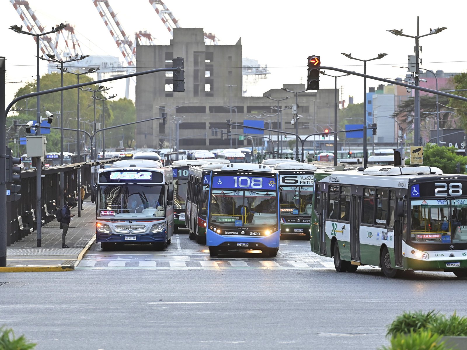 Qué líneas de colectivos adhieren al paro de este martes 6 de mayo y cuáles no