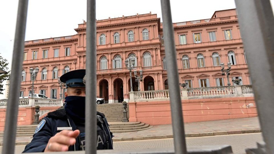 Sin libertad para preguntar: las nuevas restricciones para periodistas en Casa Rosada | Se publicó en el Boletín Oficial