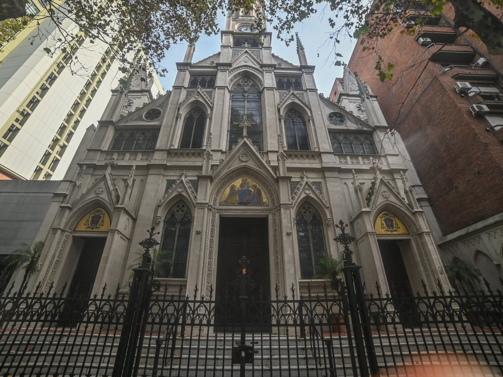 Sonido de campanas a la 1 de la tarde y sorpresa en la iglesia de Recoleta en la que el Papa León XIV dio una misa con Bergoglio