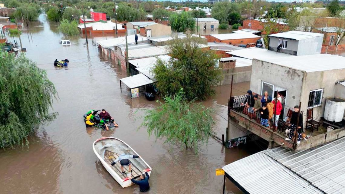 Temporal en Buenos Aires: treinta distritos afectados y 3.166 evacuados