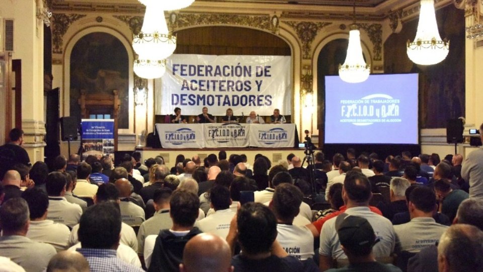 “Tenemos que poner en pie a la clase trabajadora y salir a luchar”   | Plenario de Delegadas y Delegados de Base Aceiteros y Desmotadores