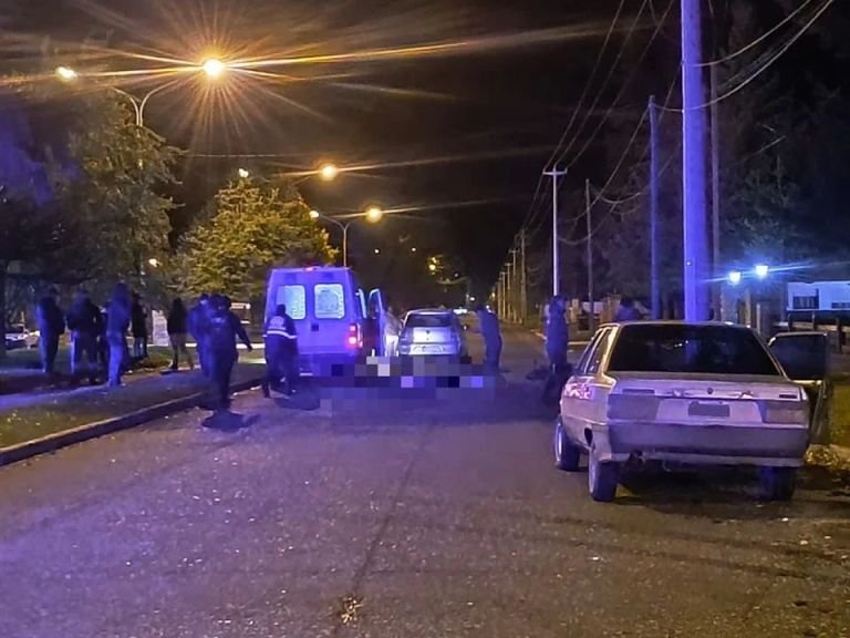 Un ciclista está en estado crítico tras chocar con un auto