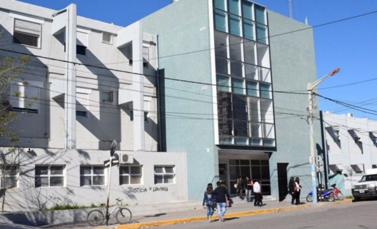Un hombre acuchilló a su madre con intenciones de matarla, y una jueza ordenaría su internación  