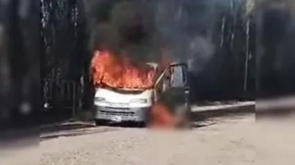 Un hombre murió electrocutado y calcinado tras tocar con su camioneta un cable de alta tensión que estaba suelto