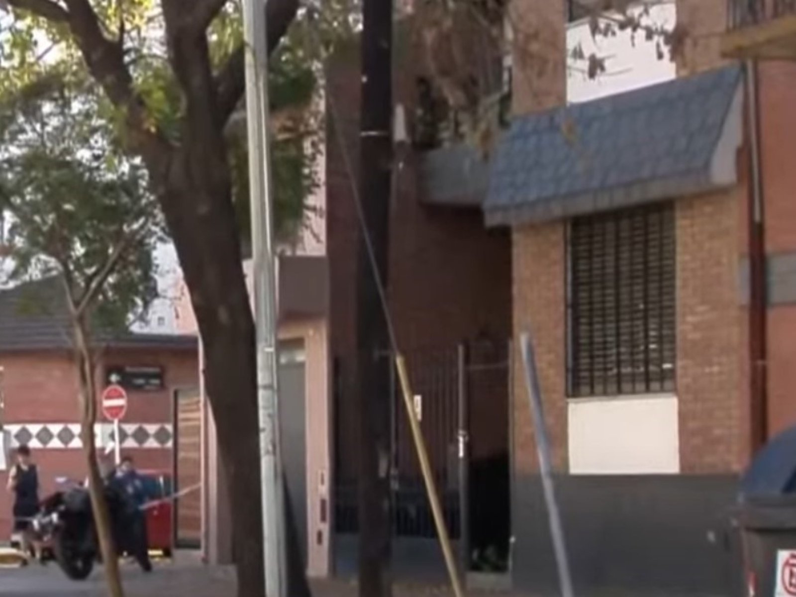 Un jubilado murió de un infarto cuando entraron a robarle en su casa de Parque Chacabuco y demoraron a su cuidadora