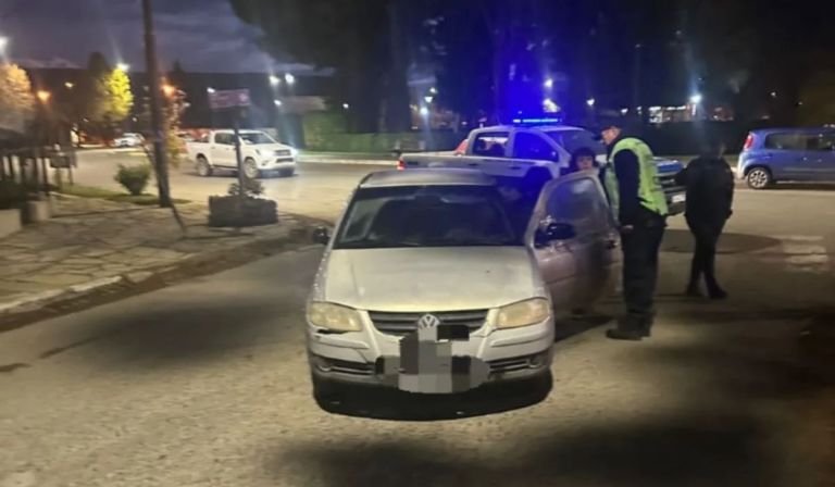 Un peatón fue atropellado en una rotonda y recibió el alta médica tras ser atendido