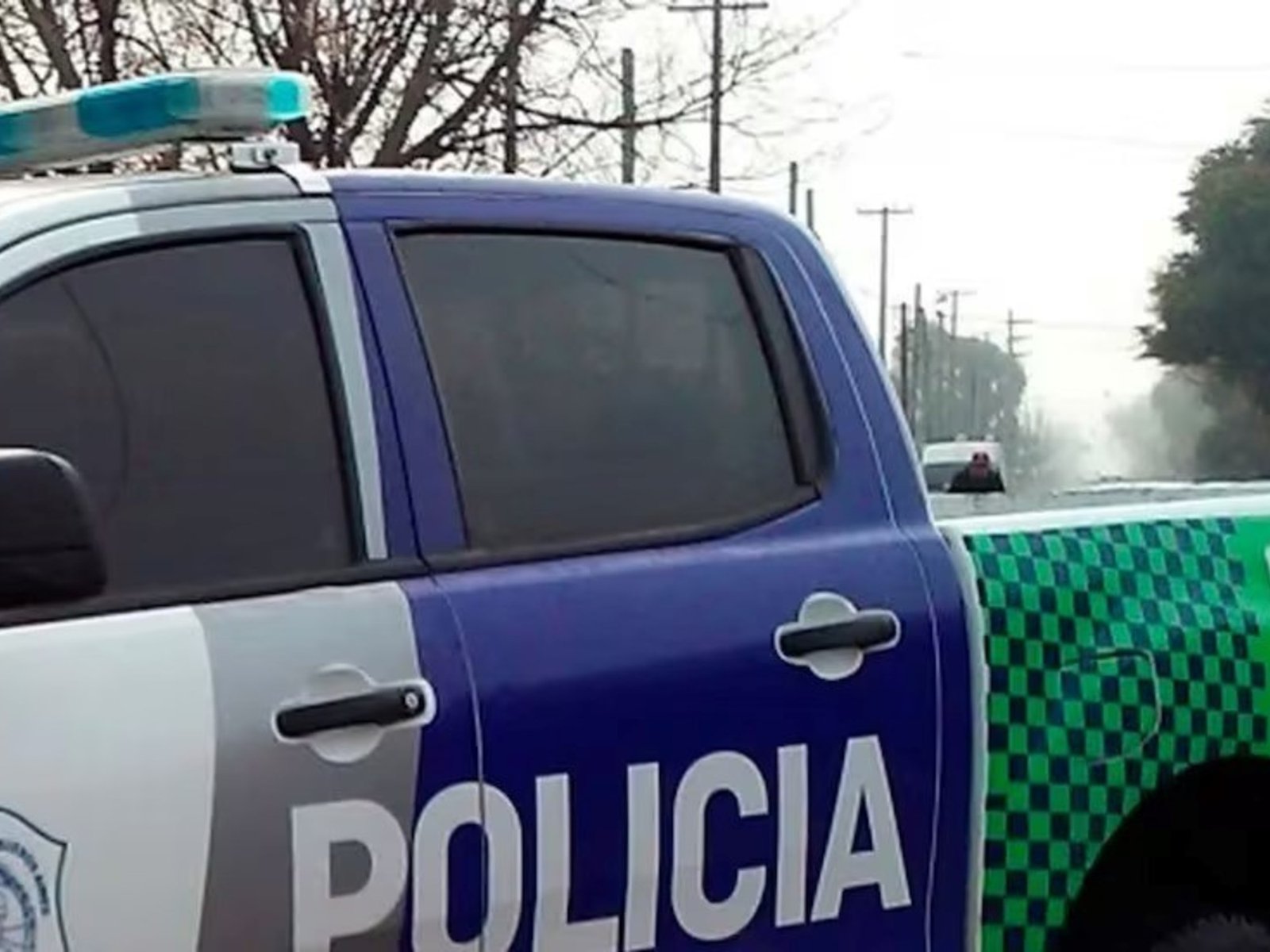 Un policía retirado forcejeó con un ladrón que quiso robarle frente a su hijo, le quitó el arma y lo mató en González Catán