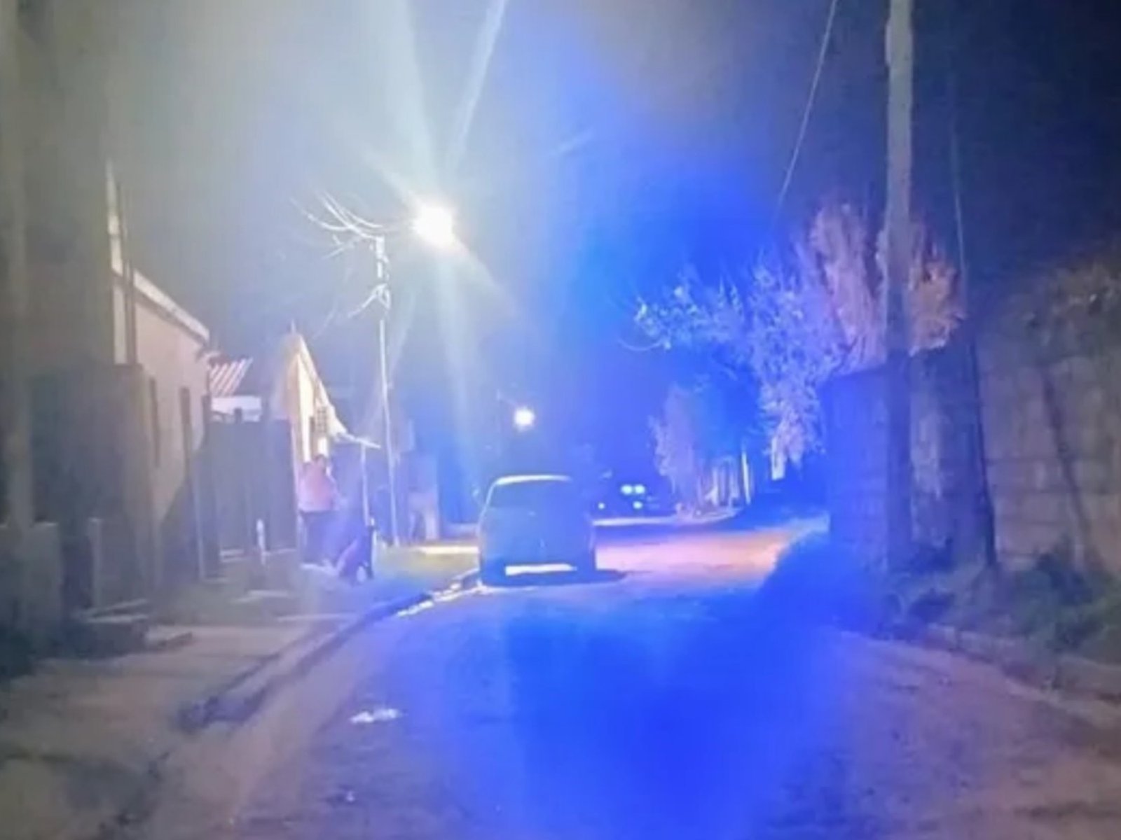Un suboficial de policía le pegó un tiro en la cabeza a su pareja embarazada: salvaron al bebé, pero la mamá está grave