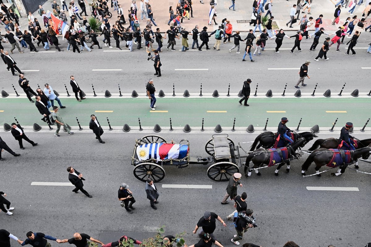 Uruguay despide a José ‘Pepe’ Mujica al grito de “el pueblo está contigo”