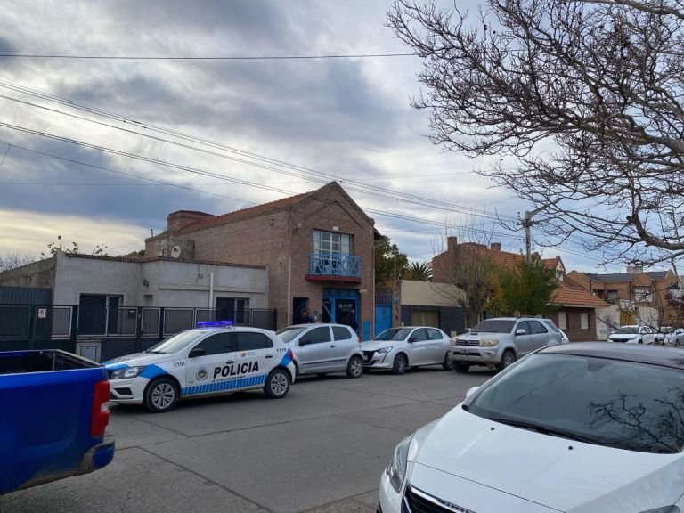 Violento asalto en Trelew: encapuchados con armas irrumpieron en una empresa pesquera
