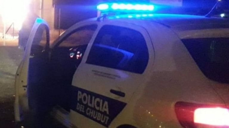 Violento conflicto vecinal terminó con un detenido armado con cuchillo