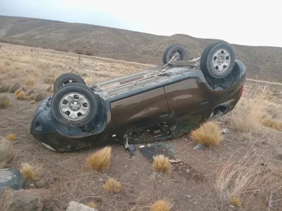 Vuelco sin heridos en Ruta 40 cerca de Tecka: una conductora viajaba hacia El Bolsón
