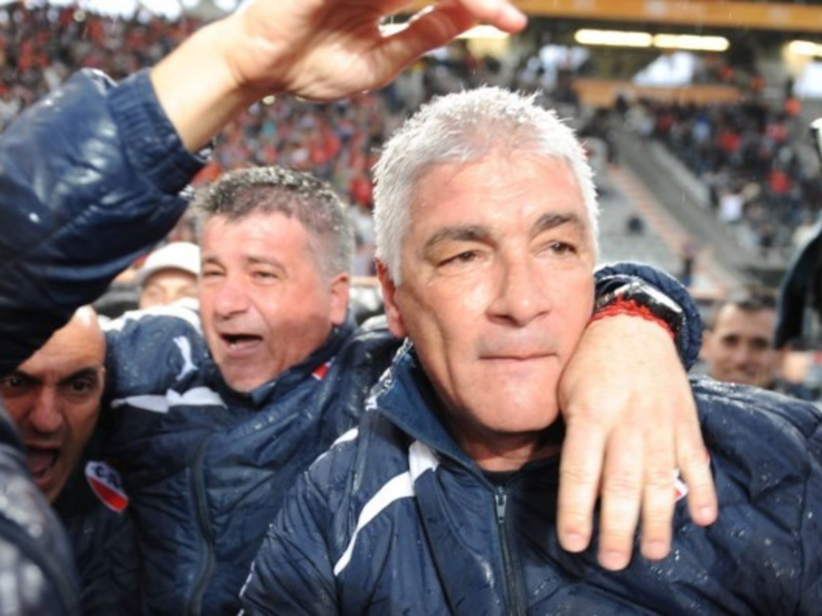 Walter De Felippe, hermano y ayudante del DT de Central Córdoba, se descompensó en Colombia y fue internado de urgencia