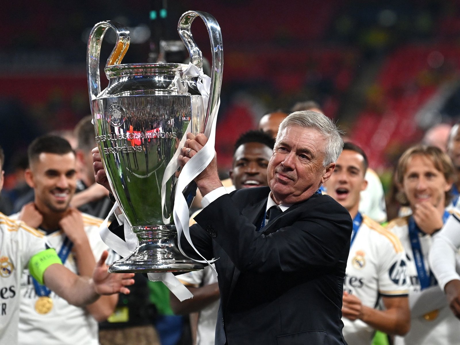 el DT de las proezas inalcanzables busca reconstruir a la Selección con más mundiales de la historia