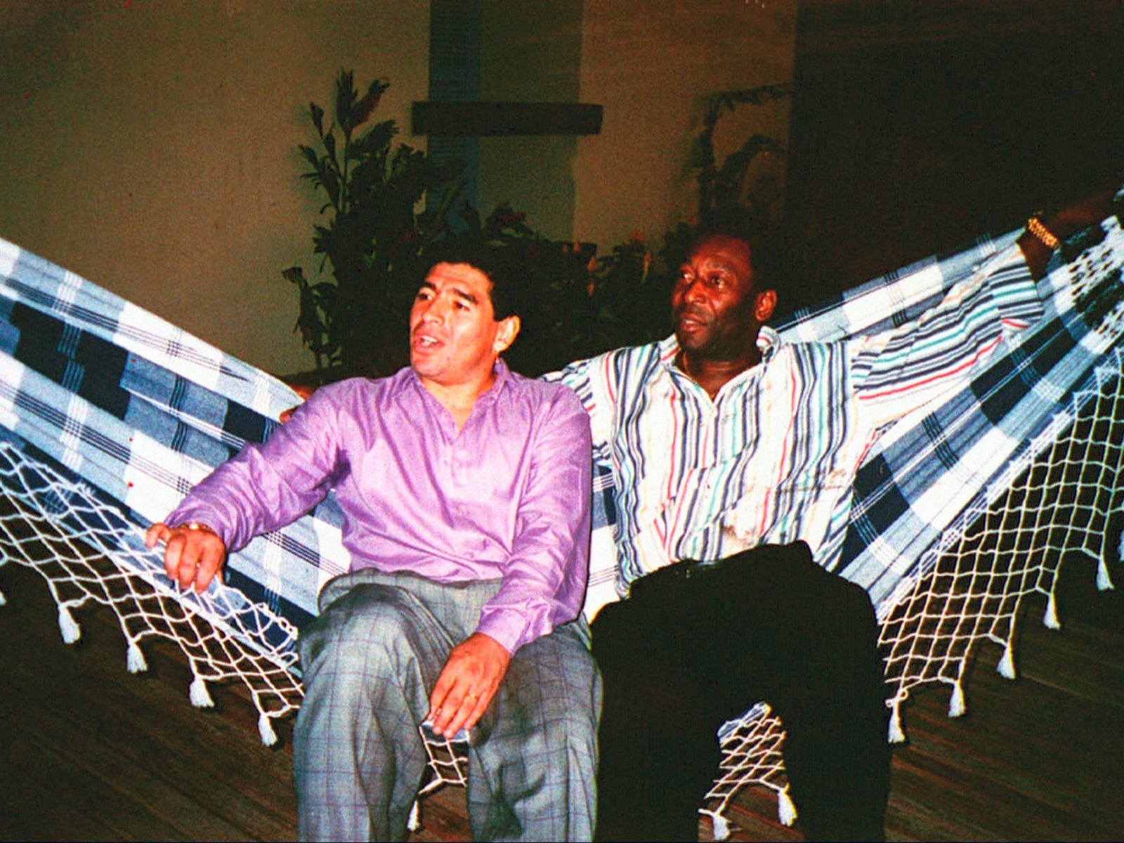 el día que Maradona estuvo a punto de ponerse la 10 del Santos promovido por Pelé