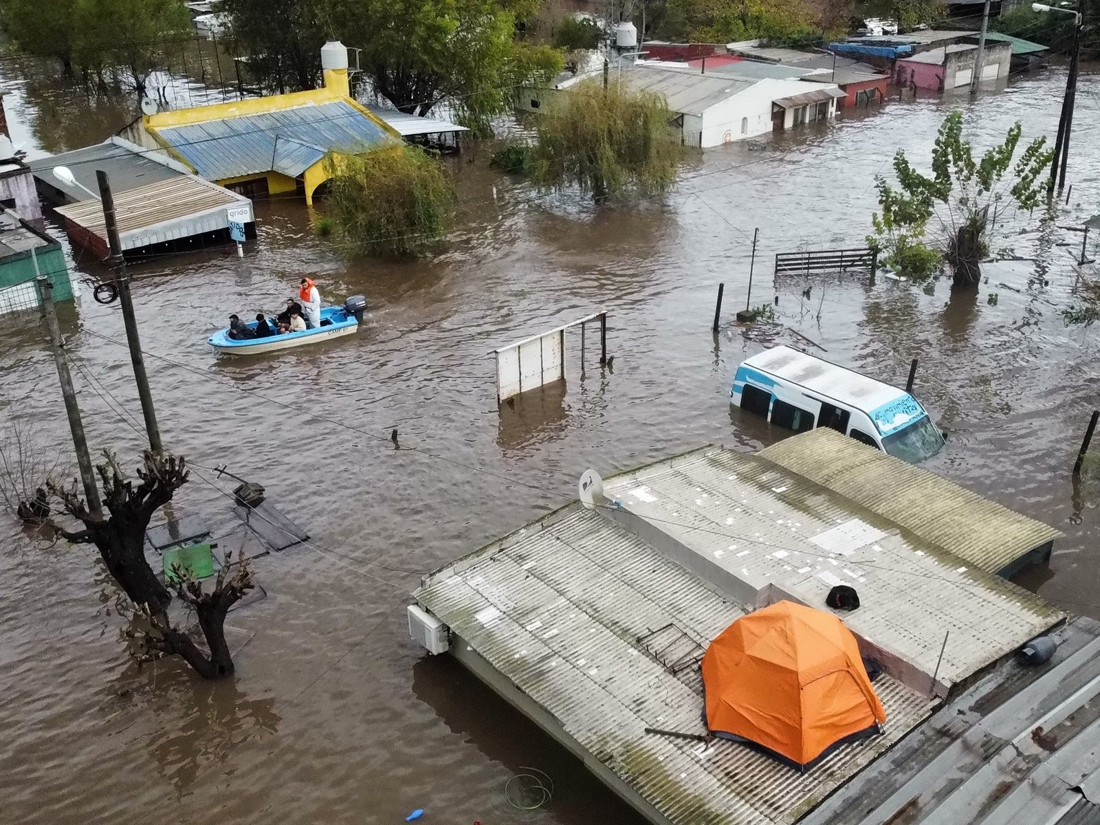 el lamento de los evacuados por las inundaciones en el norte de la provincia de Buenos Aires