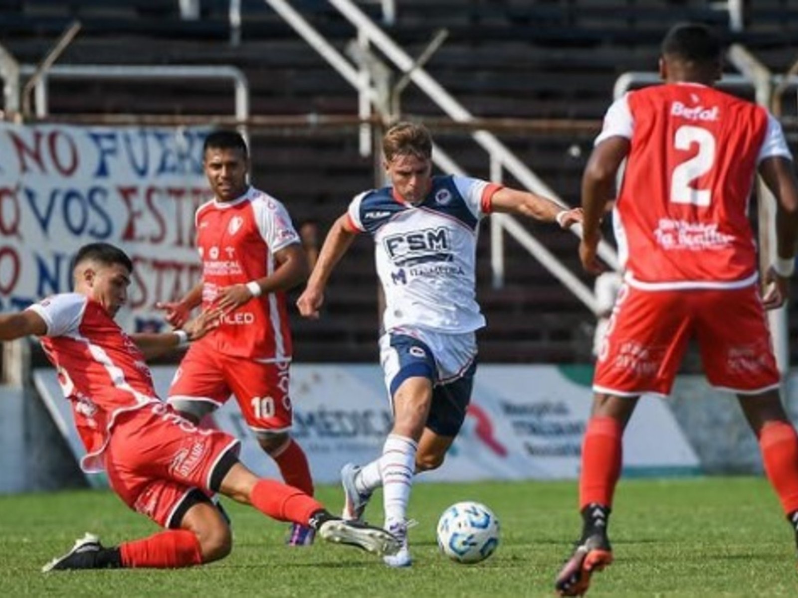 el rosarino que salió de Newell’s como Leo y construye su propio camino en el matagigantes del Ascenso del fútbol argentino