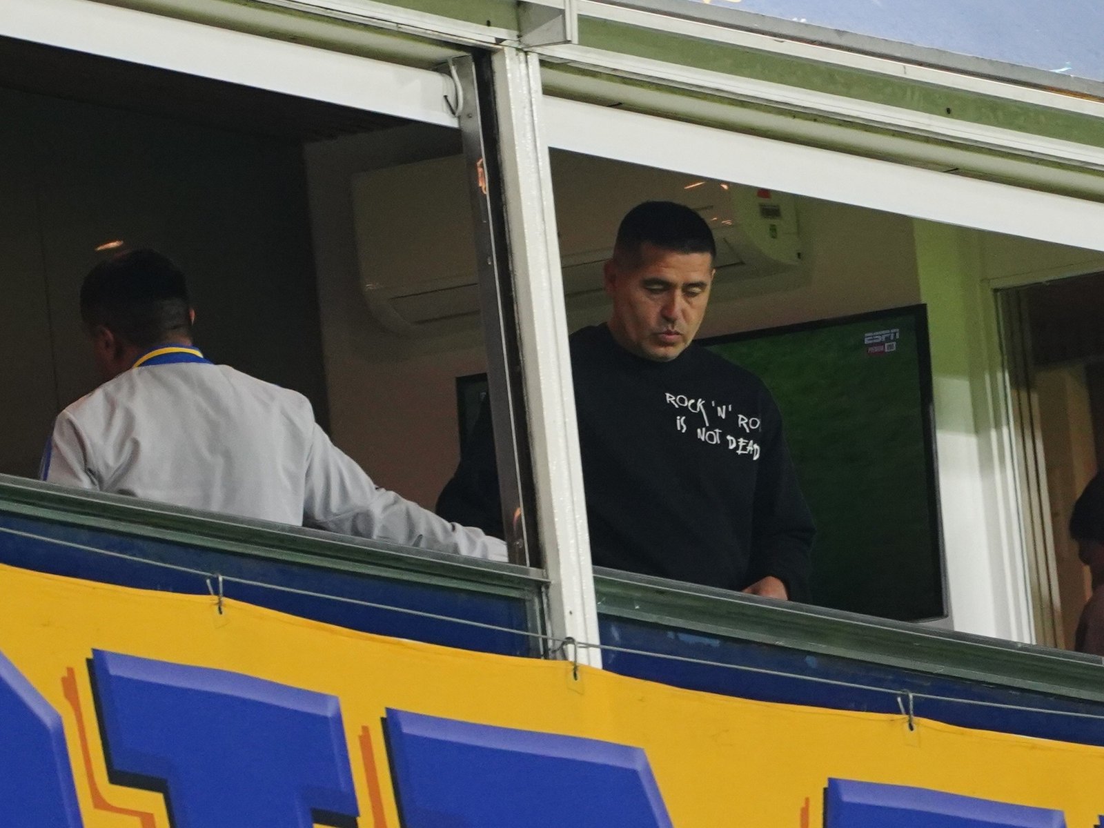 licencia de una semana al plantel y Riquelme envuelto en un laberinto sin DT del que no sabe cómo salir