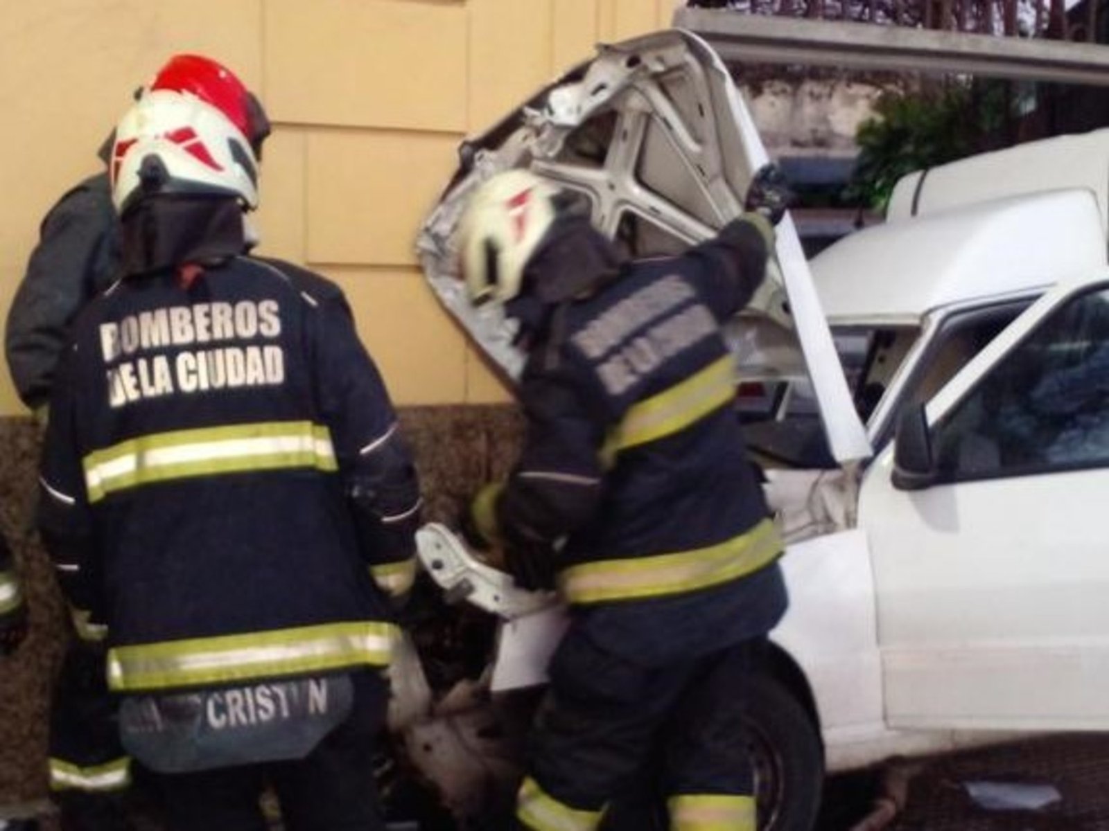 murió un hombre luego de ser arrollado por un tren al cruzar con su camioneta con las barreras bajas
