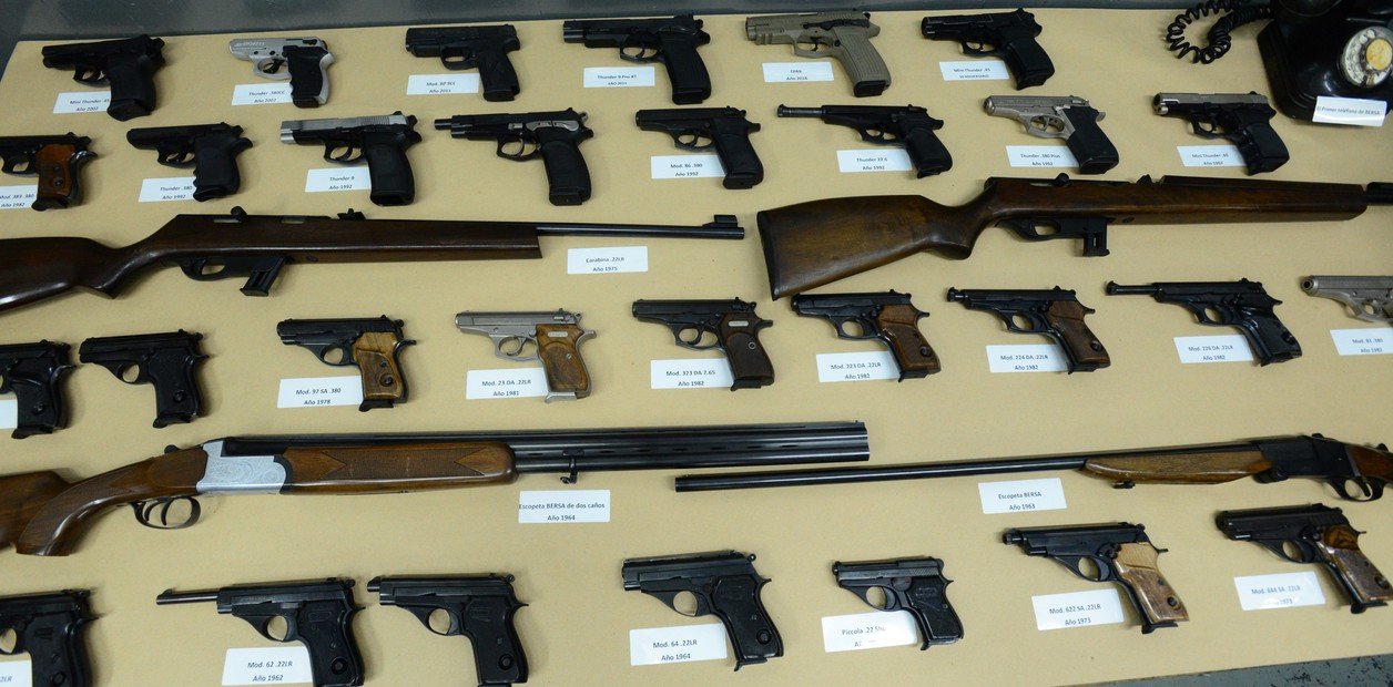 polémica por la medida que agiliza el trámite para registrar un arma