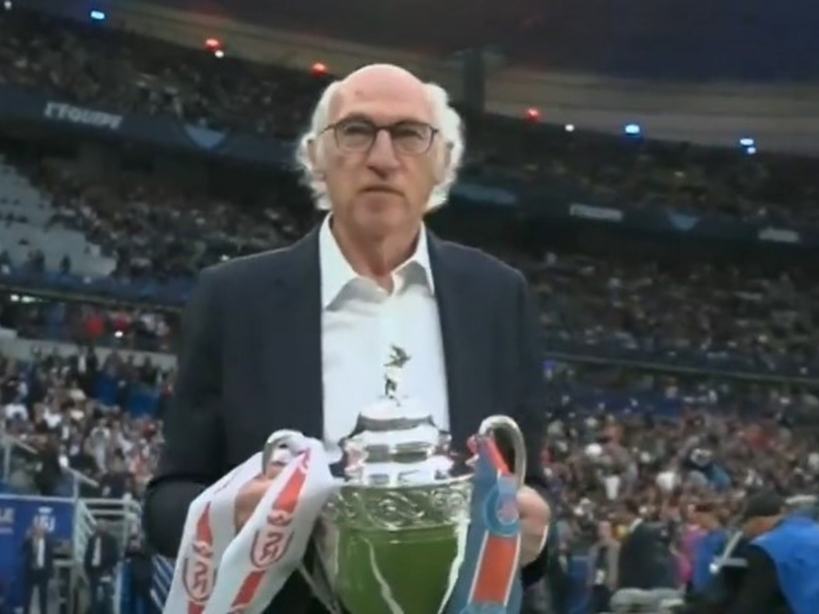 por qué Carlos Bianchi presentó el trofeo