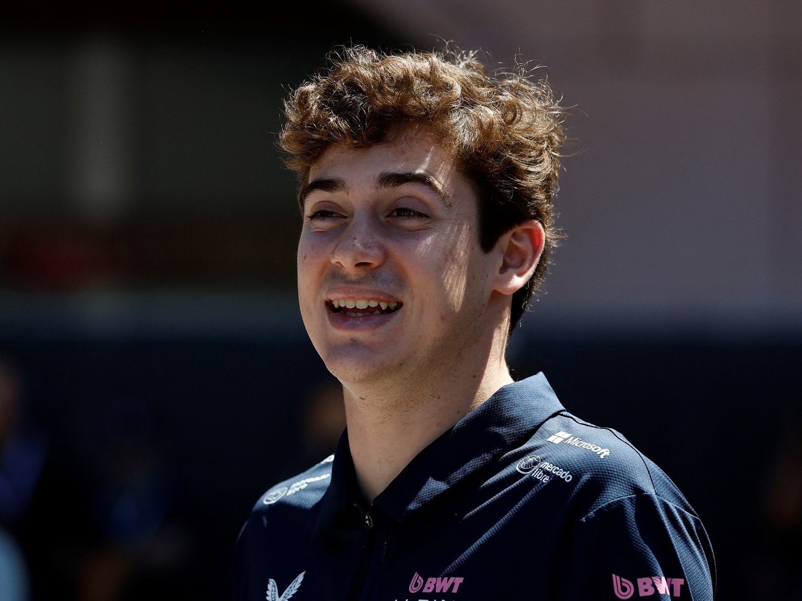 quejas por el precio del smoking, mates con Gasly en el glamoroso puerto y su alegría por “aportar al equipo”