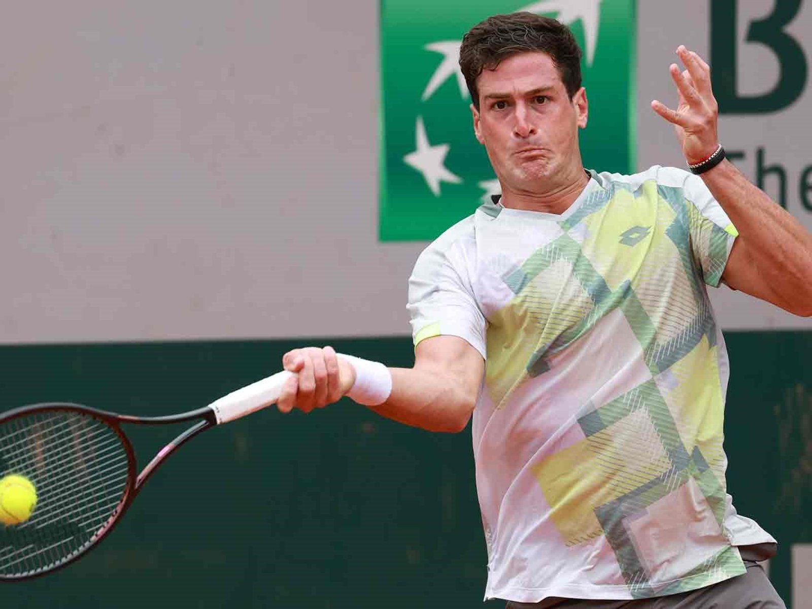 tras el pedido desesperado de ayuda, logró la mejor victoria de su carrera ingresando como lucky loser a Roland Garros