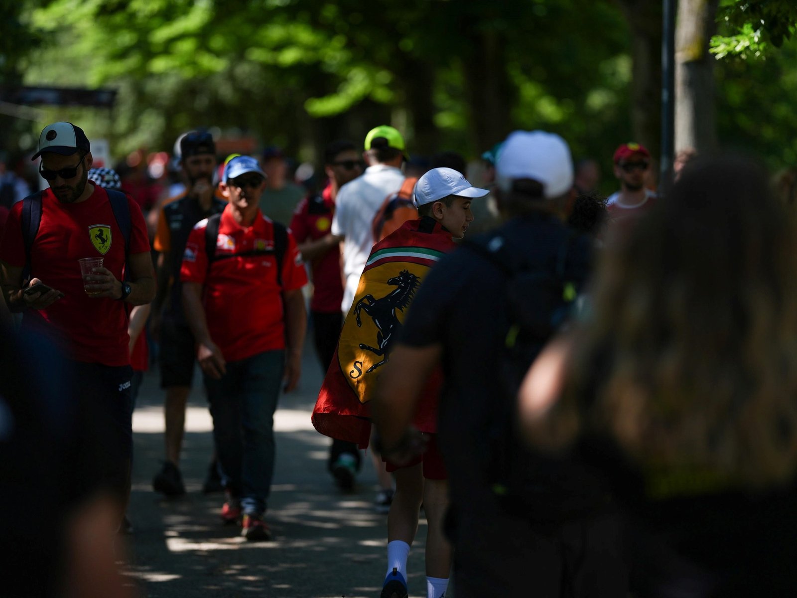 un tren demorado y explicaciones nulas para llegar a tiempo a alentar a Franco Colapinto en su regreso a la F1