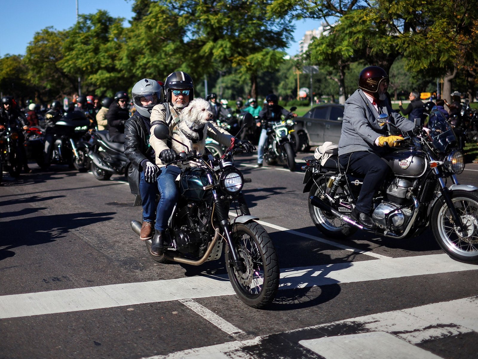 una marea de motos clásicas recorrió la Ciudad para concientizar sobre dos problemas de salud en los hombres