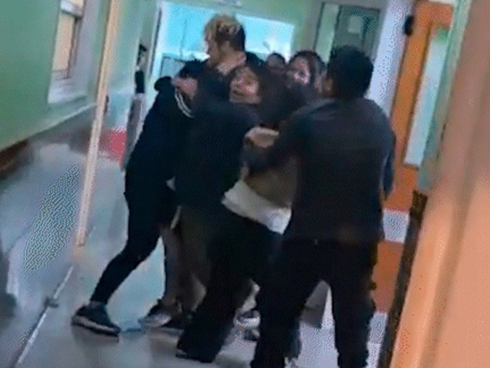 Brutal agresión de un paciente y su hermana a médicos y enfermeros en Río Negro