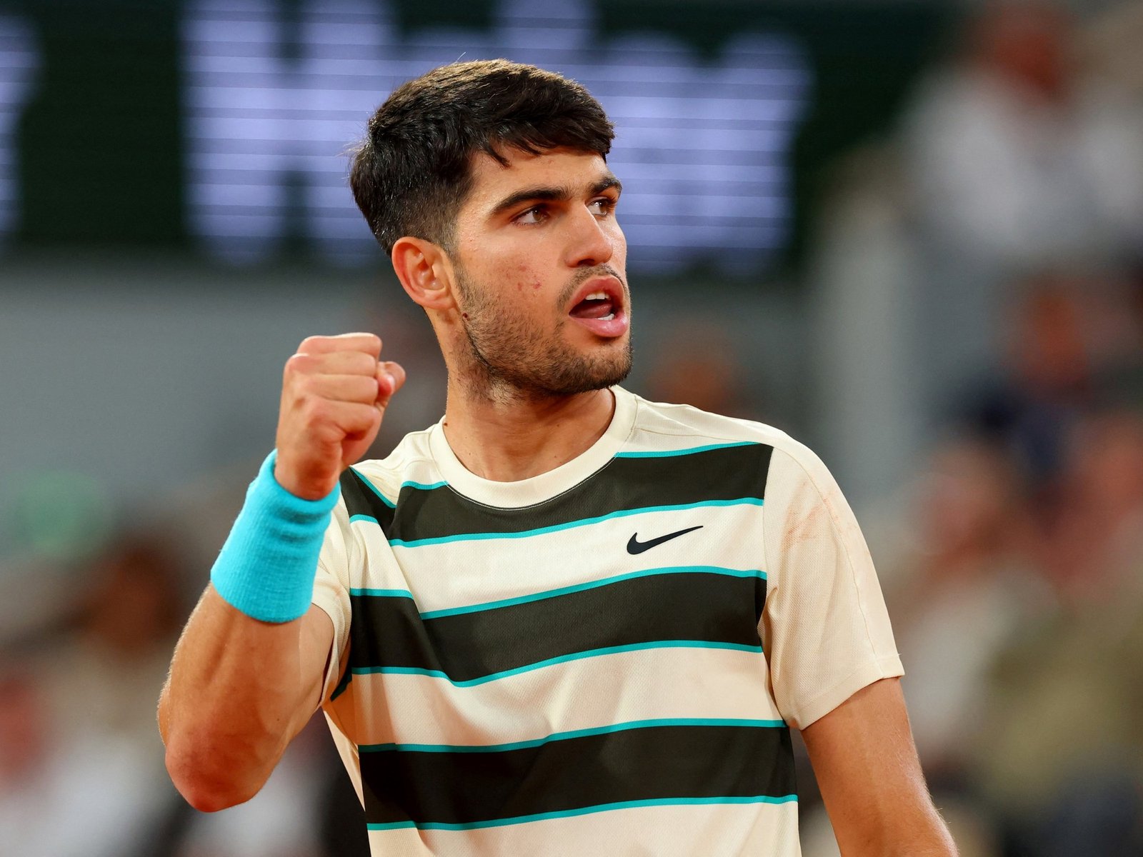 Carlos Alcaraz mostró coraje y sangre fría, provocó el derrumbe de Lorenzo Musetti y se metió en la final