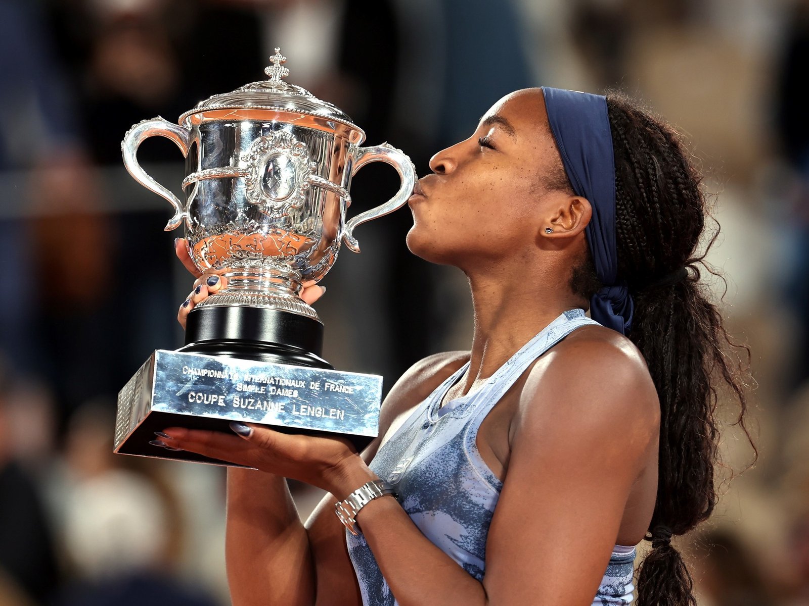 Coco Gauff ganó por primera vez el título en Roland Garros tras superar a Sabalenka en una final que cambió de manos y se llenó de emoción