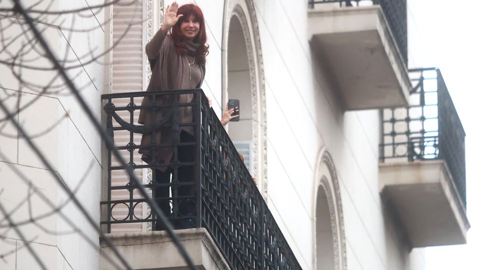 Cristina Kirchner cuestionó el régimen de visitas que le impuso el Tribunal | "¿Habrá una Constitución y Códigos Penales y Procesales redactados únicamente para mí?"